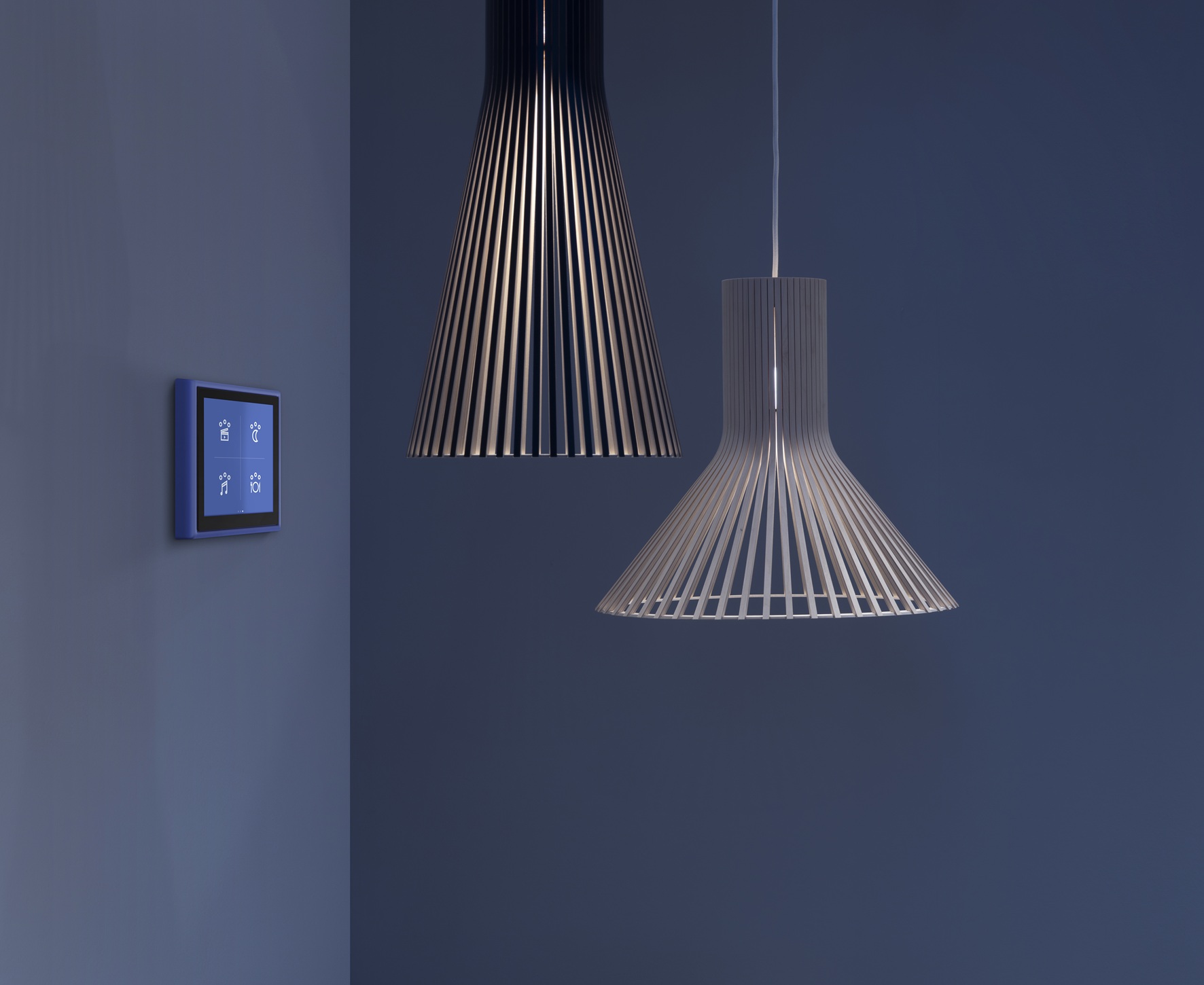 JUNG LS990 Les Couleurs Le Corbusier oraz nowoczesne lampy dekoracyjne